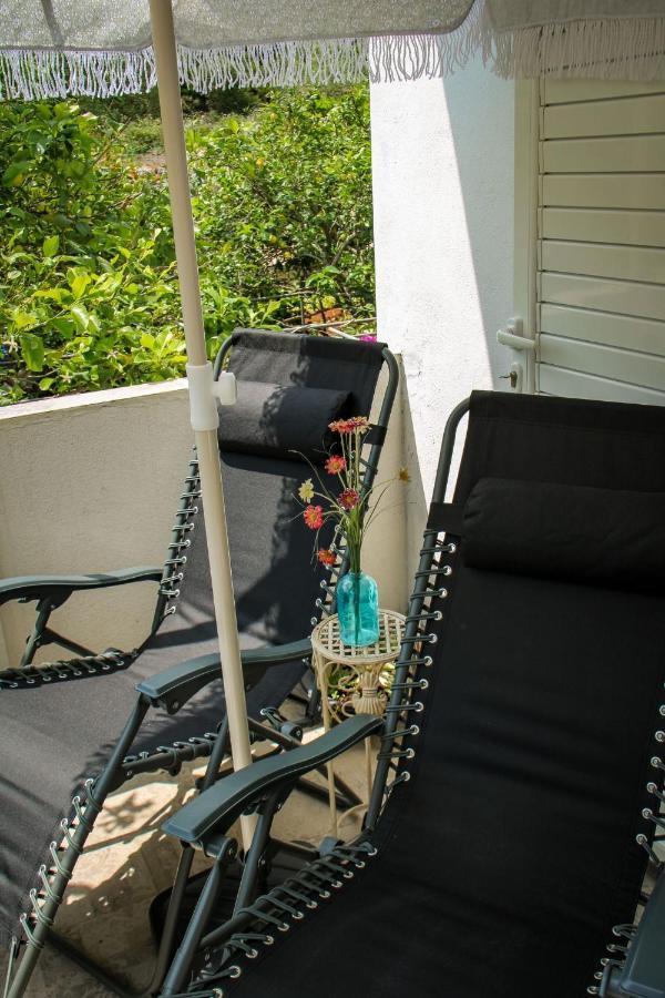 Faros Oasis Apartment Gdinj Exterior photo